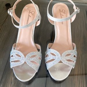 Lorraine - Vanessa - silver sparkle heels